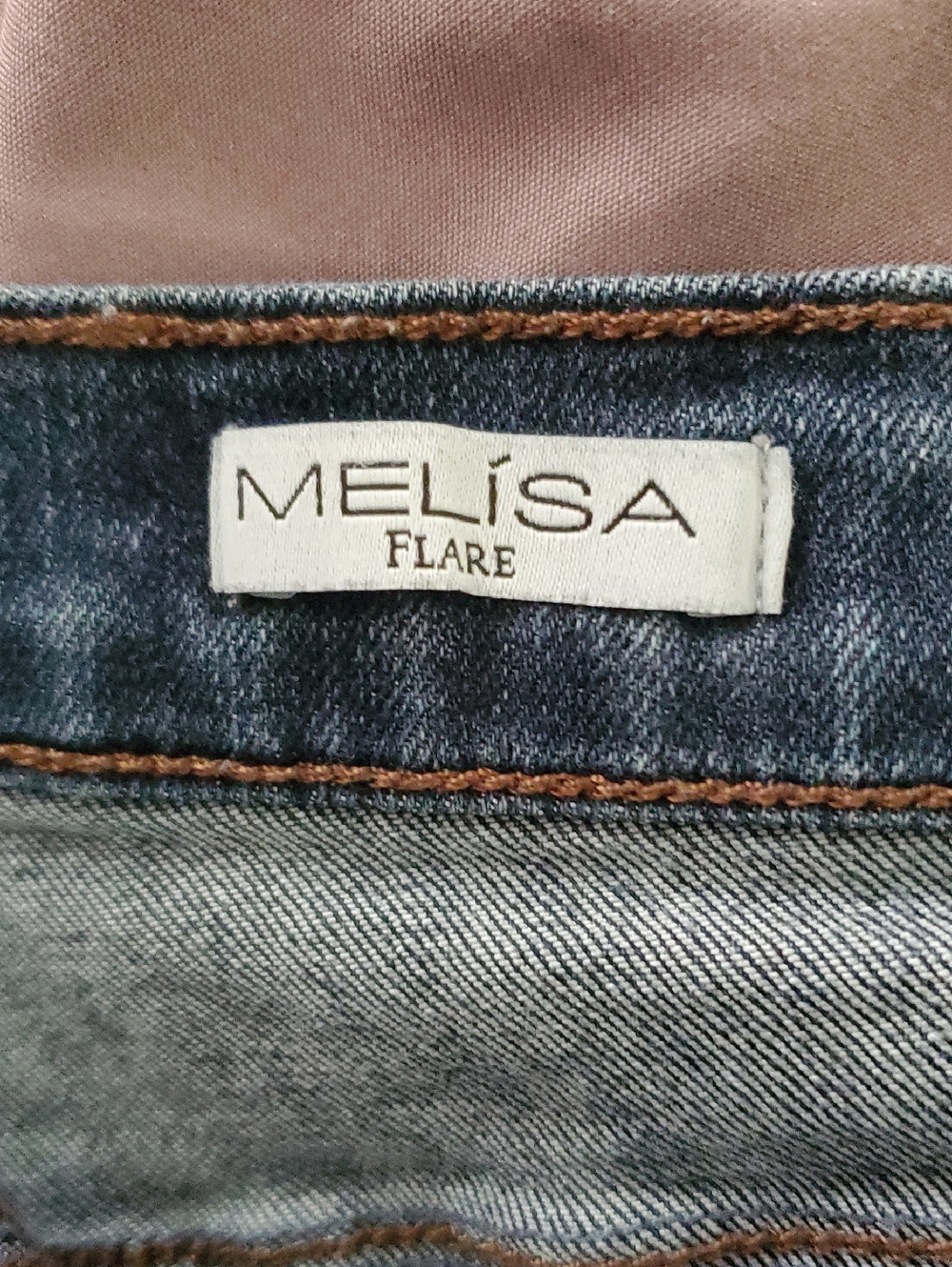 Sofia Vergara Maternity Jeans - Picture 4 of 6